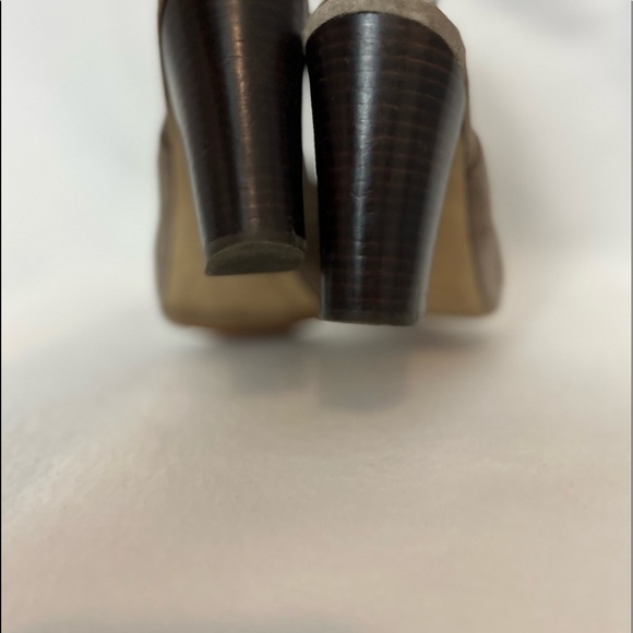 Tahari Size 7 1/2M Suede Taupe Perforated Open Toe Heeled Shoes - Picture 15 of 16